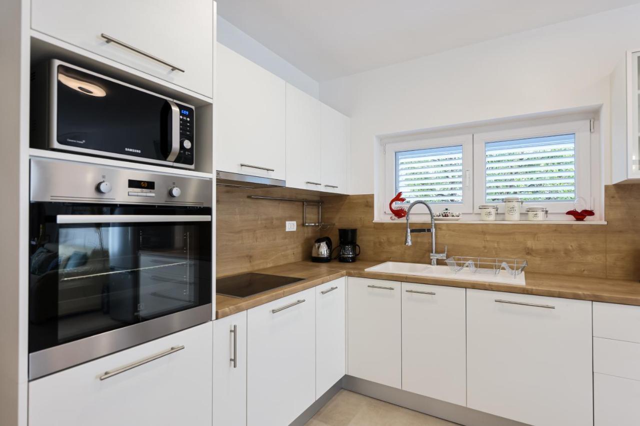 Apartment Puntamika Villa De Rosa - Ground Floor 자다르 외부 사진