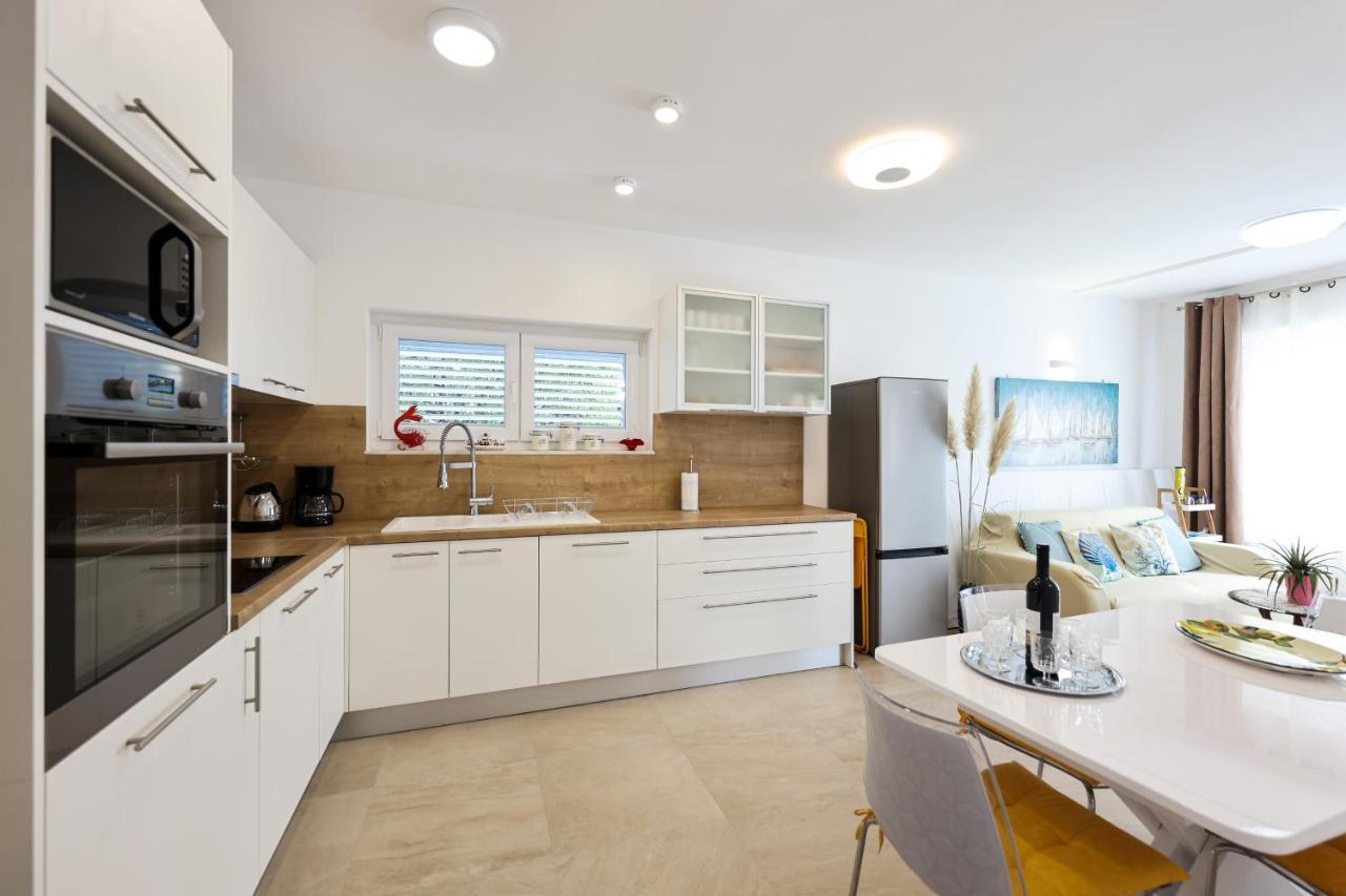 Apartment Puntamika Villa De Rosa - Ground Floor 자다르 외부 사진