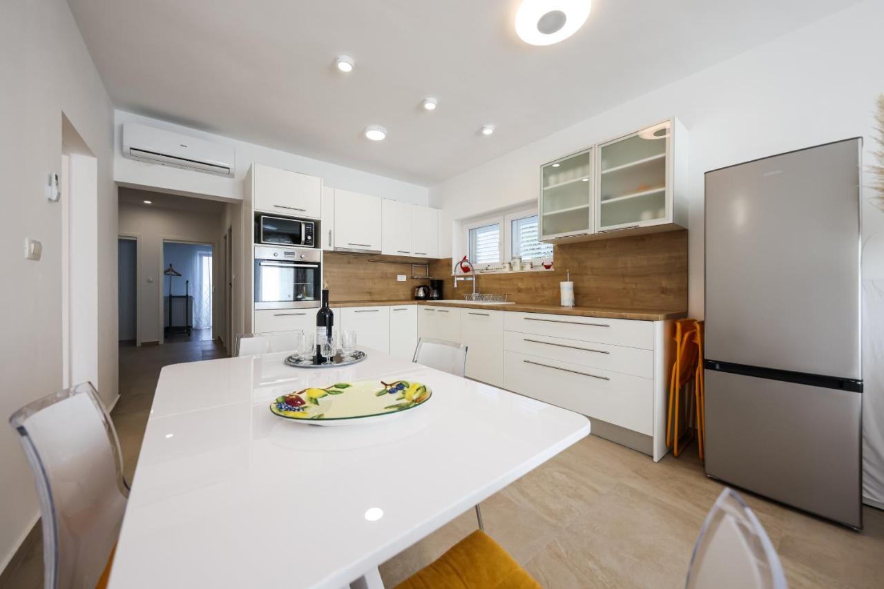 Apartment Puntamika Villa De Rosa - Ground Floor 자다르 외부 사진