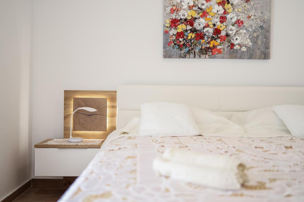 Apartment Puntamika Villa De Rosa - Ground Floor 자다르 외부 사진