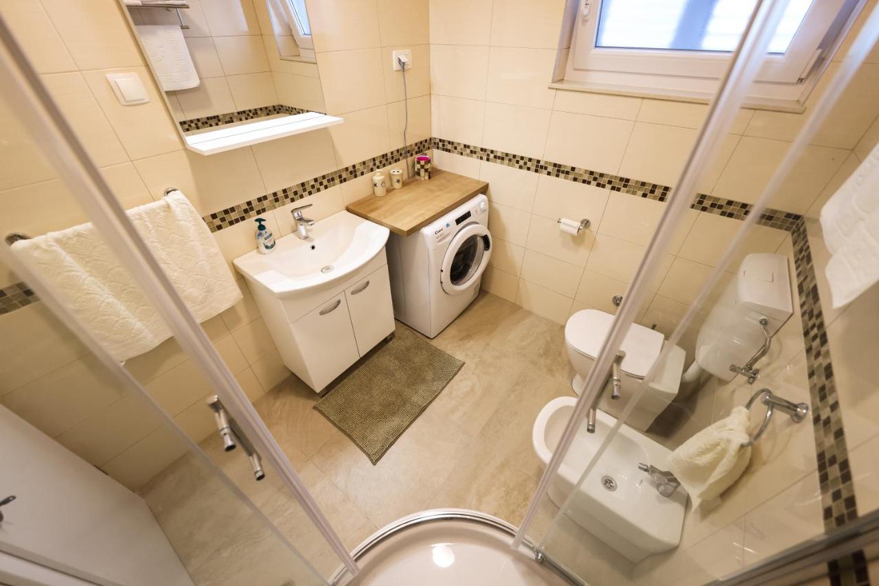 Apartment Puntamika Villa De Rosa - Ground Floor 자다르 외부 사진