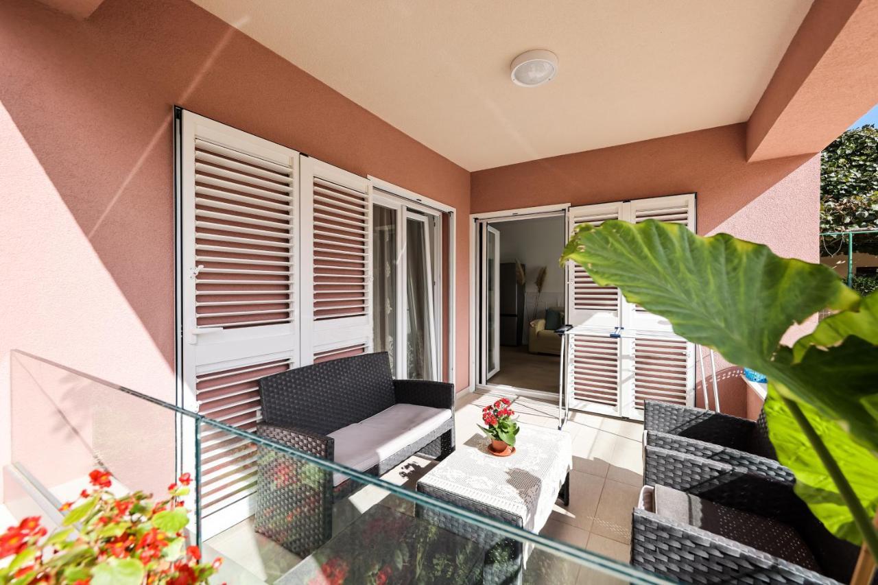 Apartment Puntamika Villa De Rosa - Ground Floor 자다르 외부 사진